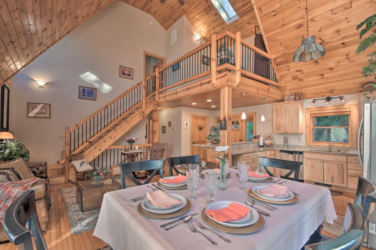 Spacious Lake Santeetlah Cottage With Lake Views! Exterior photo