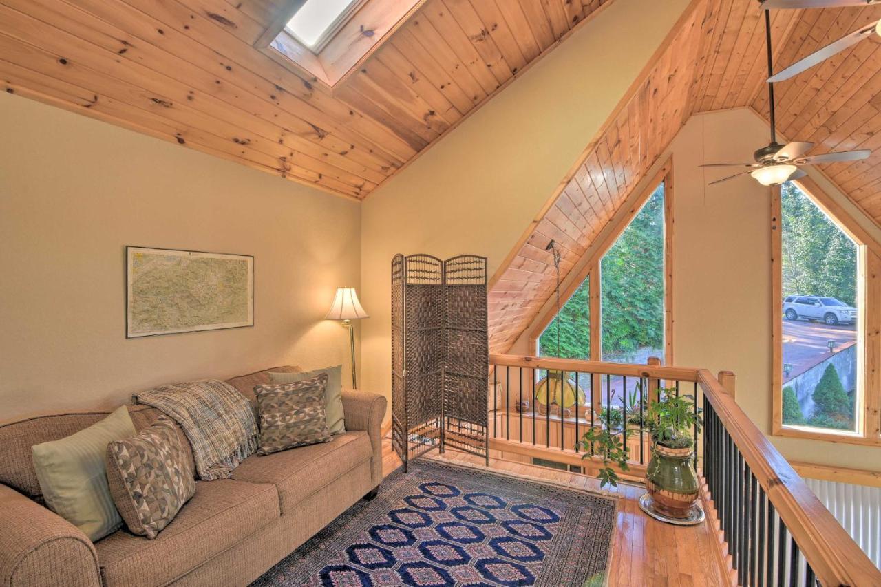 Spacious Lake Santeetlah Cottage With Lake Views! Exterior photo