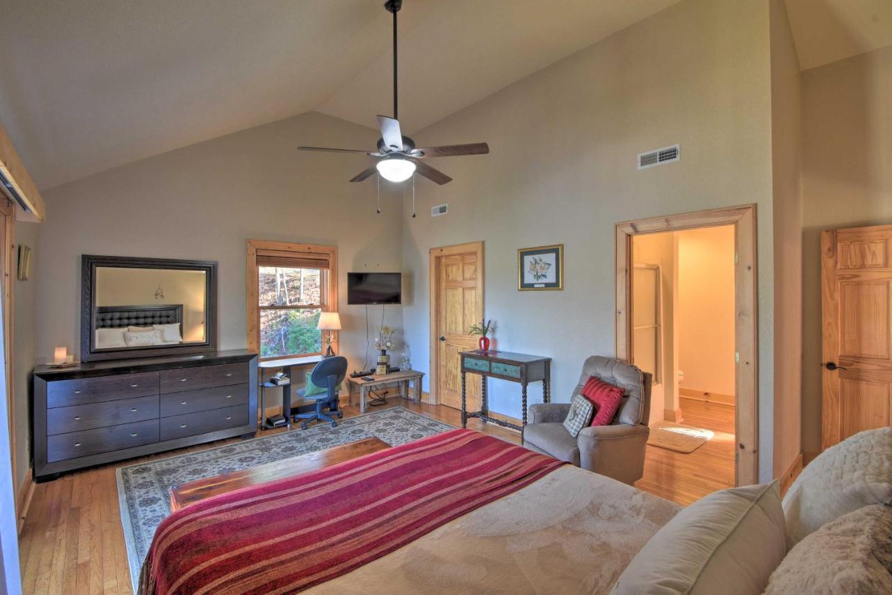 Spacious Lake Santeetlah Cottage With Lake Views! Exterior photo