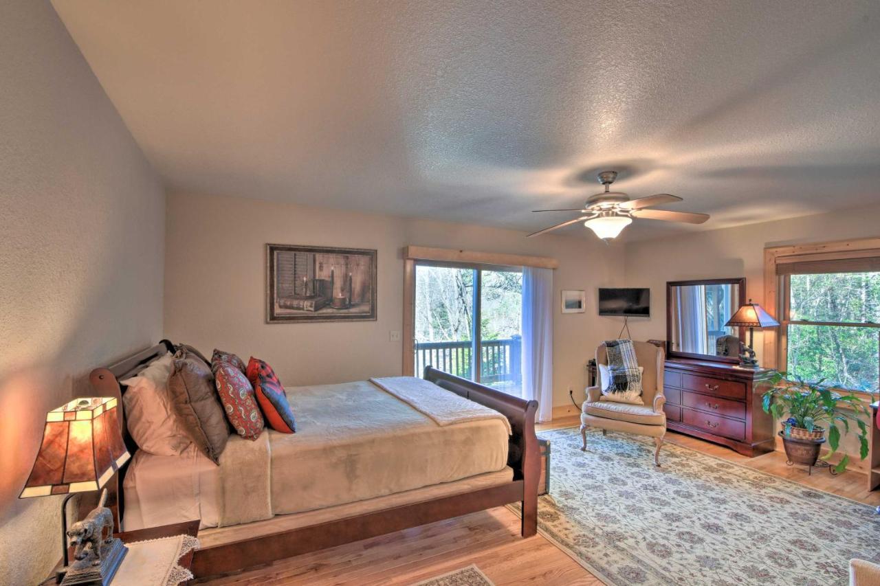 Spacious Lake Santeetlah Cottage With Lake Views! Exterior photo