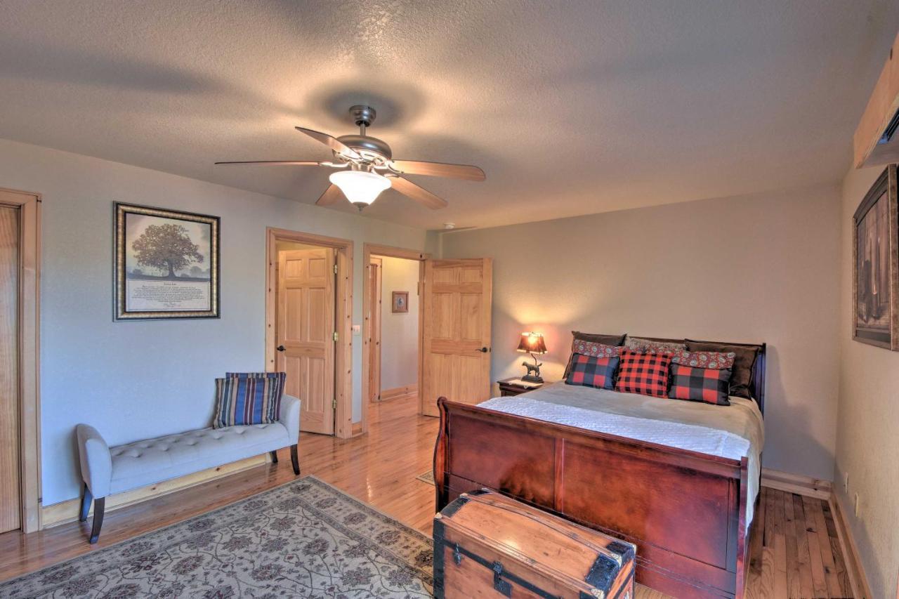 Spacious Lake Santeetlah Cottage With Lake Views! Exterior photo