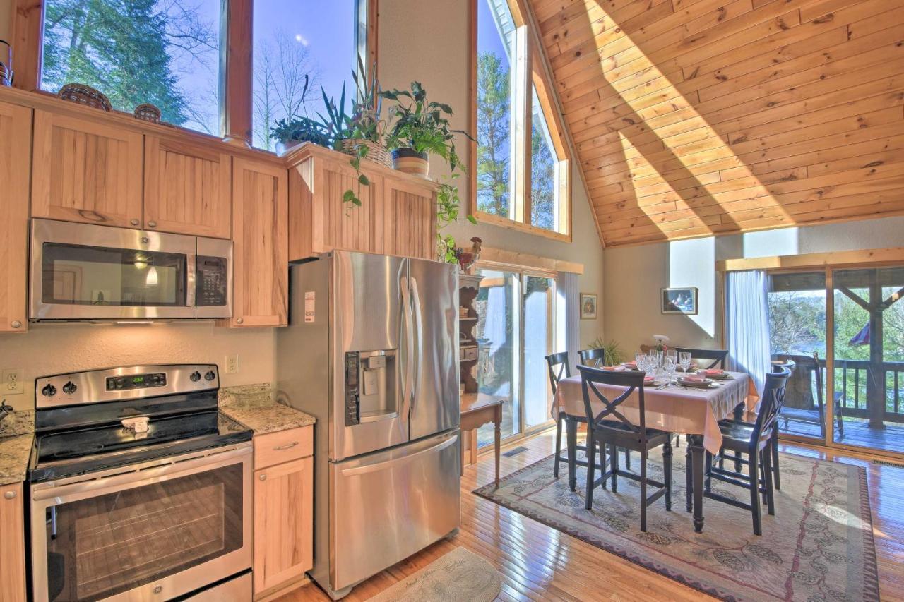 Spacious Lake Santeetlah Cottage With Lake Views! Exterior photo
