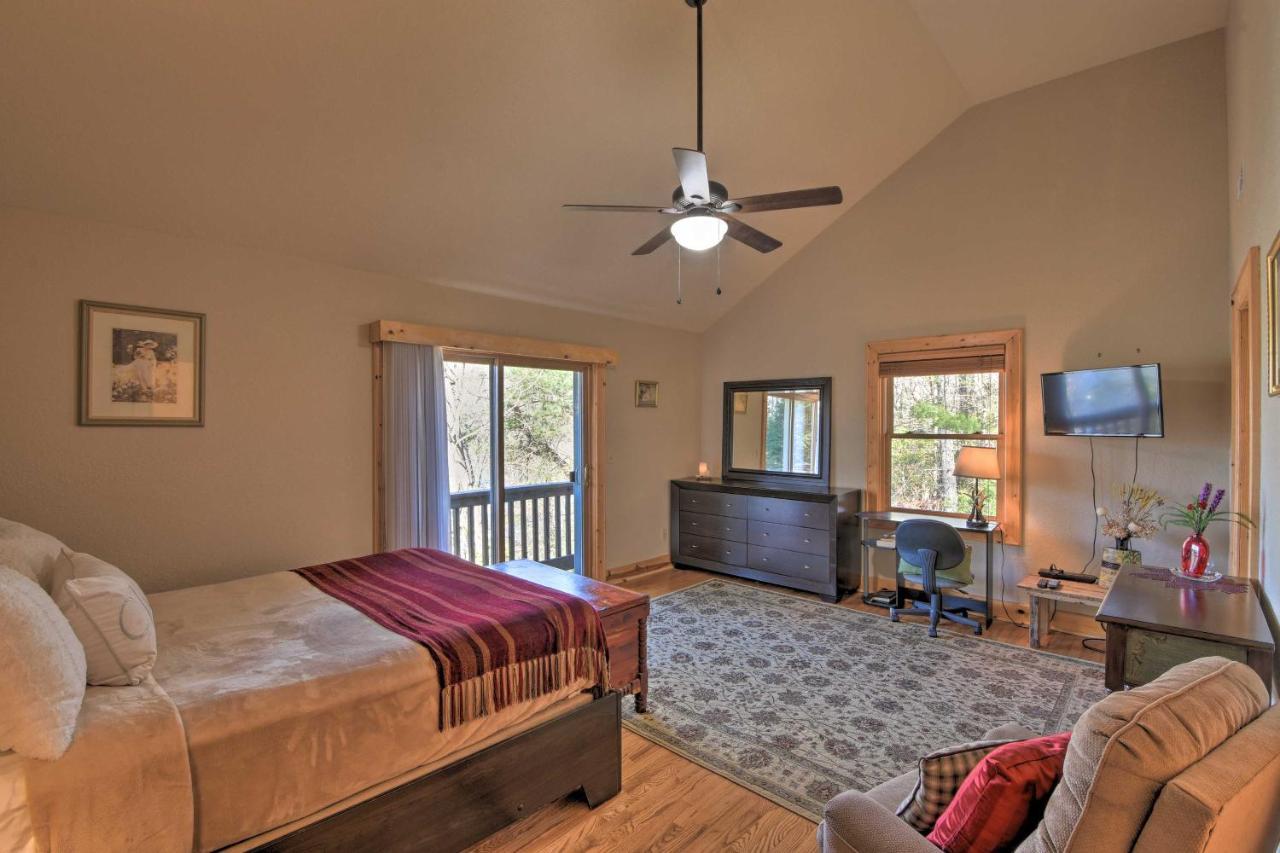 Spacious Lake Santeetlah Cottage With Lake Views! Exterior photo