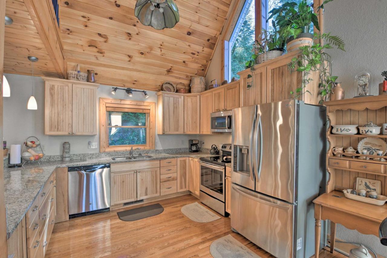 Spacious Lake Santeetlah Cottage With Lake Views! Exterior photo