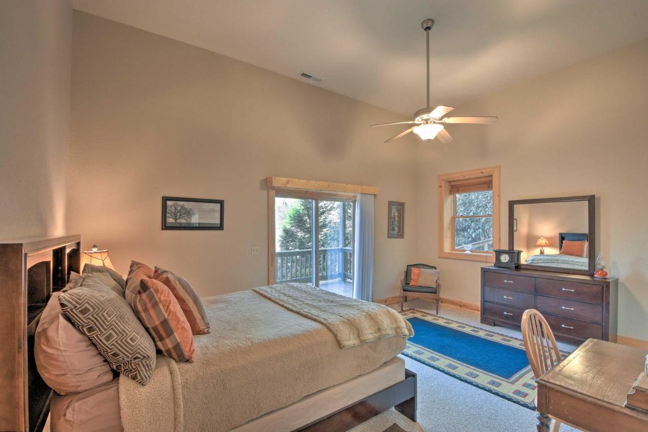 Spacious Lake Santeetlah Cottage With Lake Views! Exterior photo